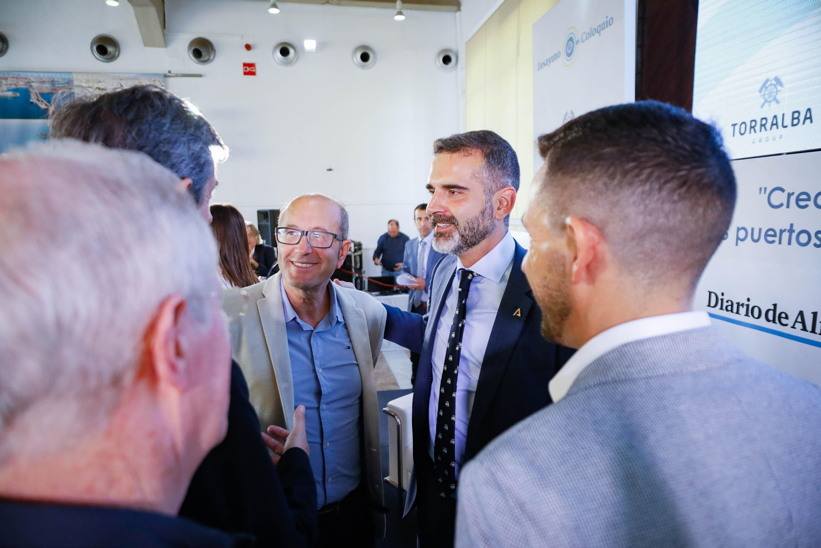 Imágenes del desayuno informativo