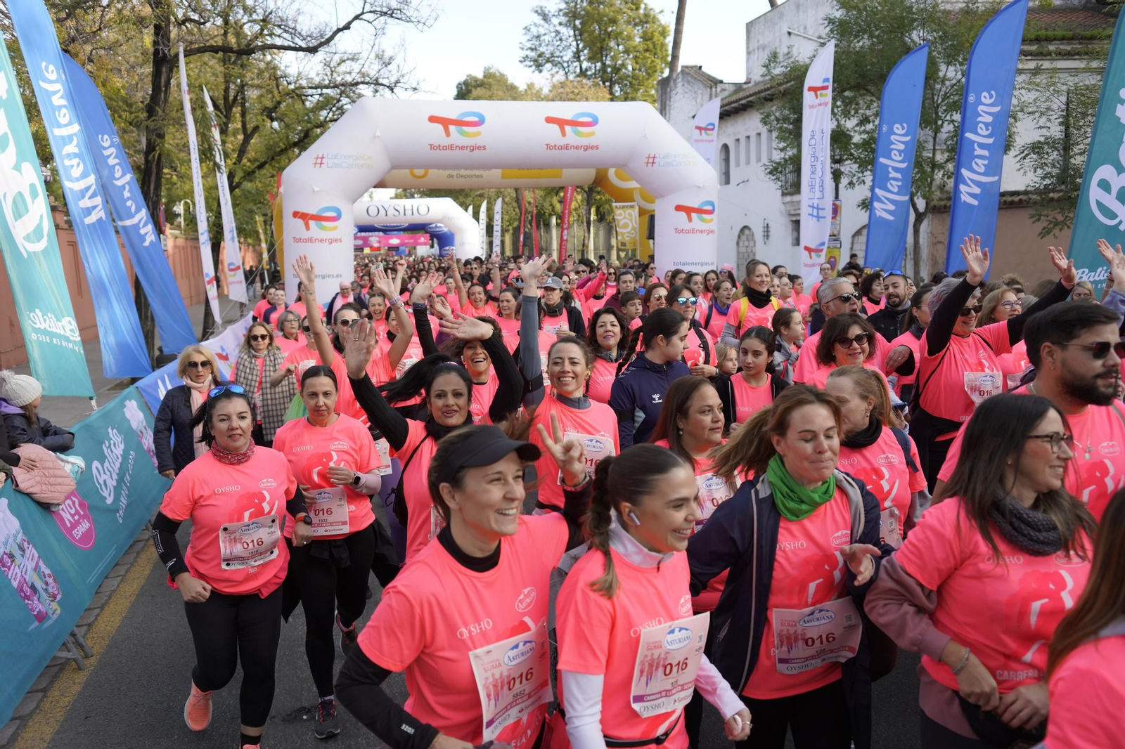 Búscate en las fotos de la Carrera de la Mujer de Sevilla