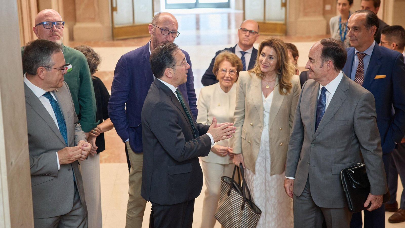 Albares recibe a los representantes sociales y económicos de la comarca, este viernes en Madrid. Albares recibe a los representantes sociales y económicos de la comarca, este viernes en Madrid.