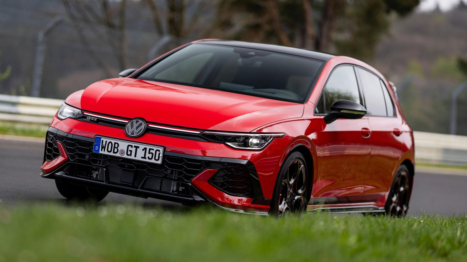 Volkswagen celebra medio siglo del Golf GTI con esta versión especial de 325 CV