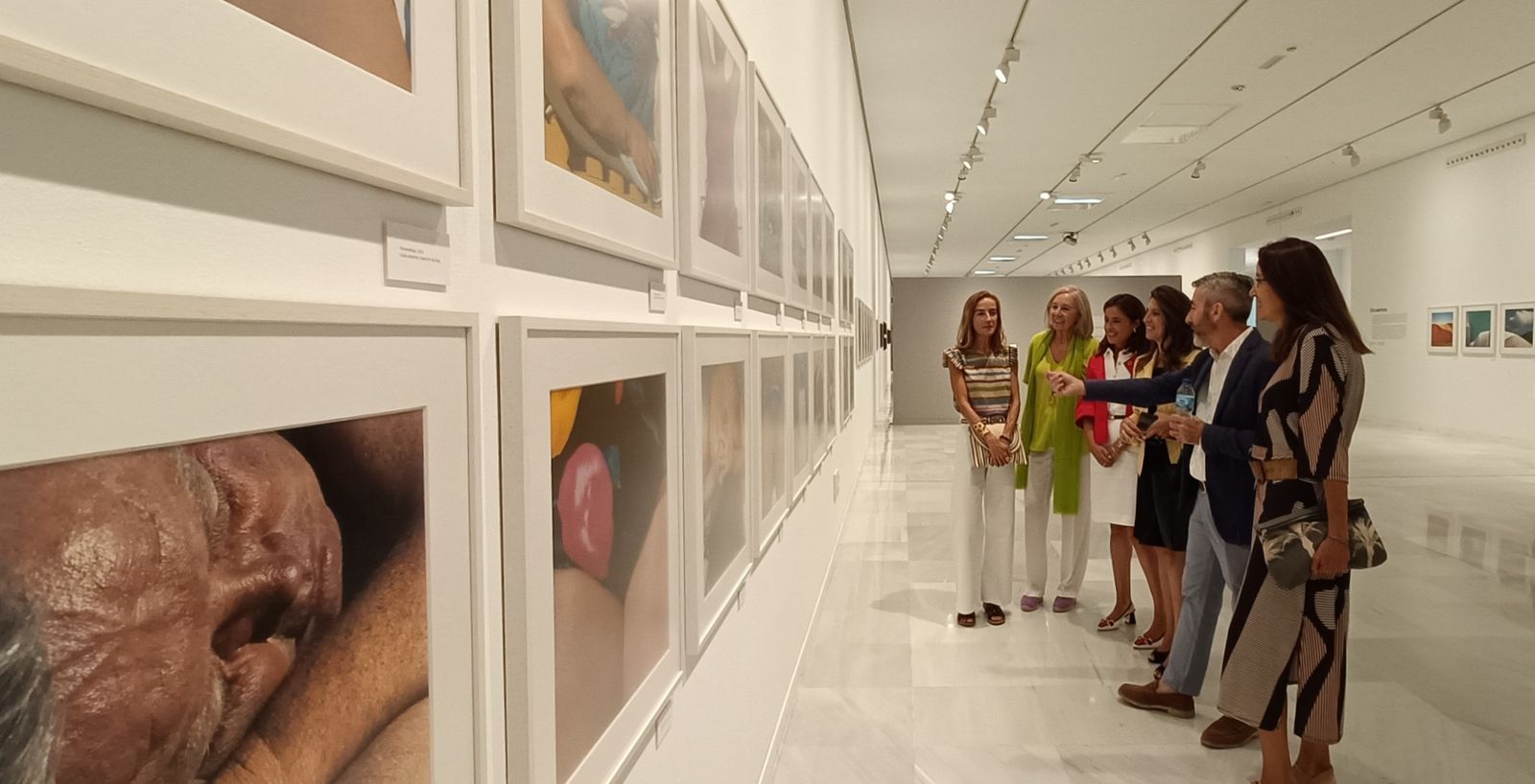 Acto de apertura de la exposición de Carlos Pérez Siquier en el Centro Cultural CajaGranada.