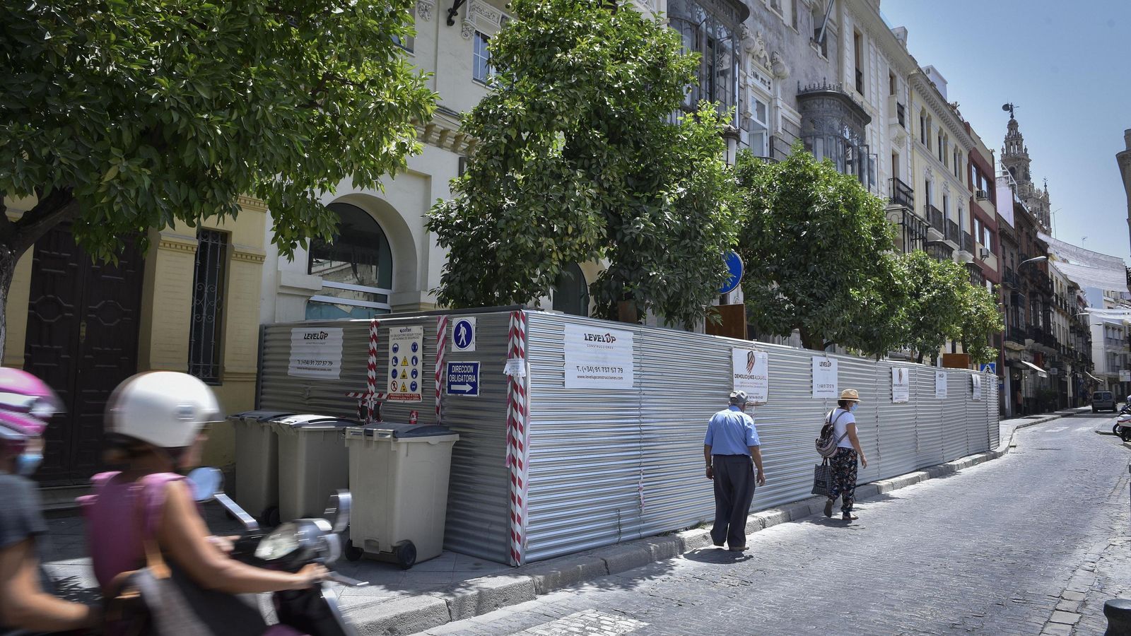 Fachada de la obra hacia la Plaza de San Francisco