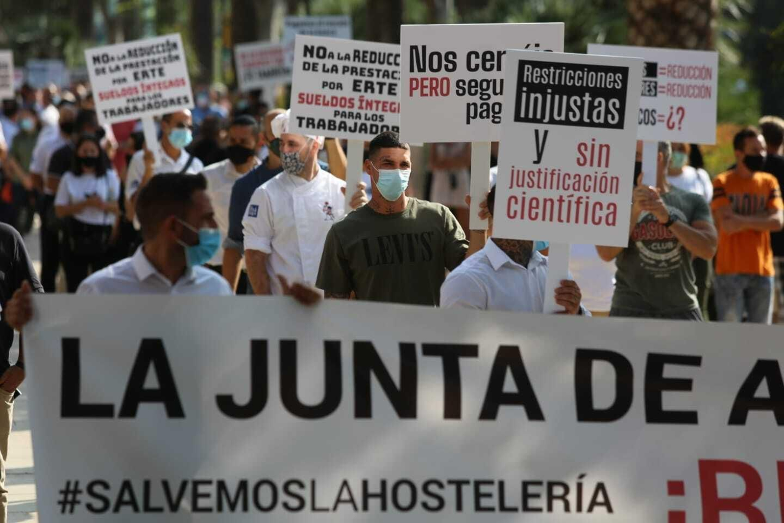 Fotos: Los hosteleros de Málaga alzan la voz para exigir un plan de rescate