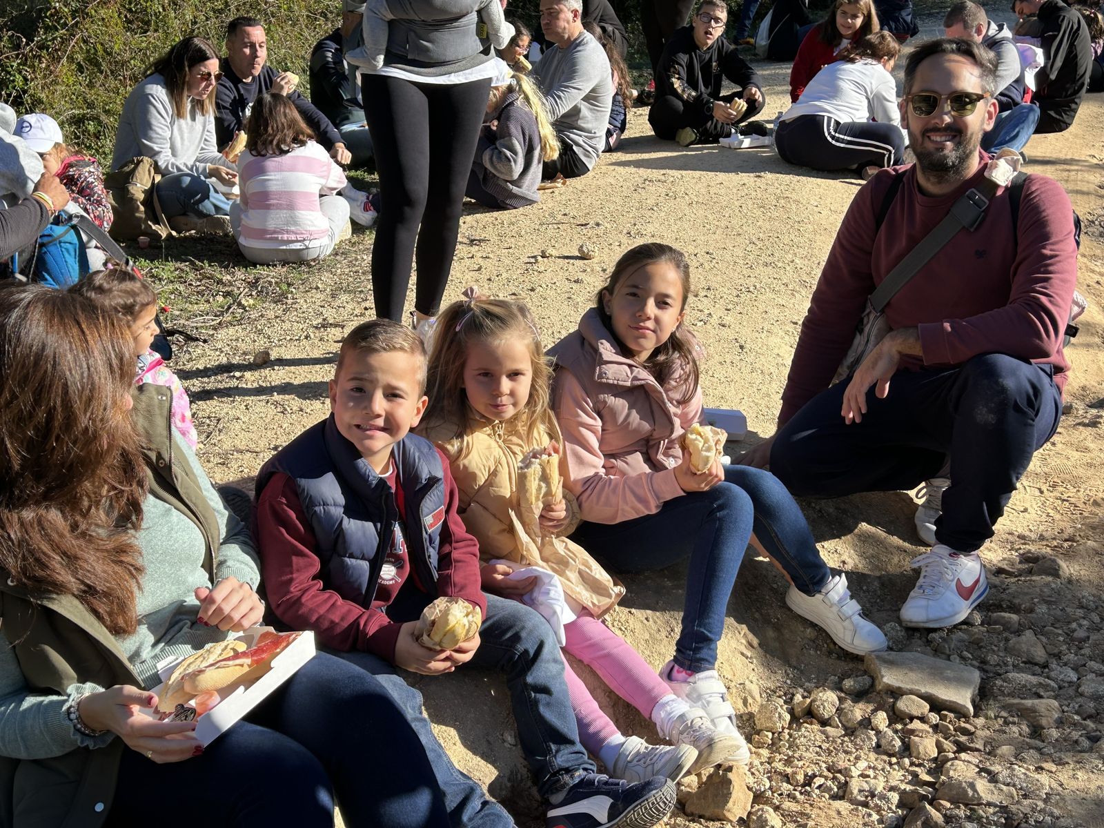 Jornada de reforestación en El Palancar por trabajadores de Acerinox, en imágenes