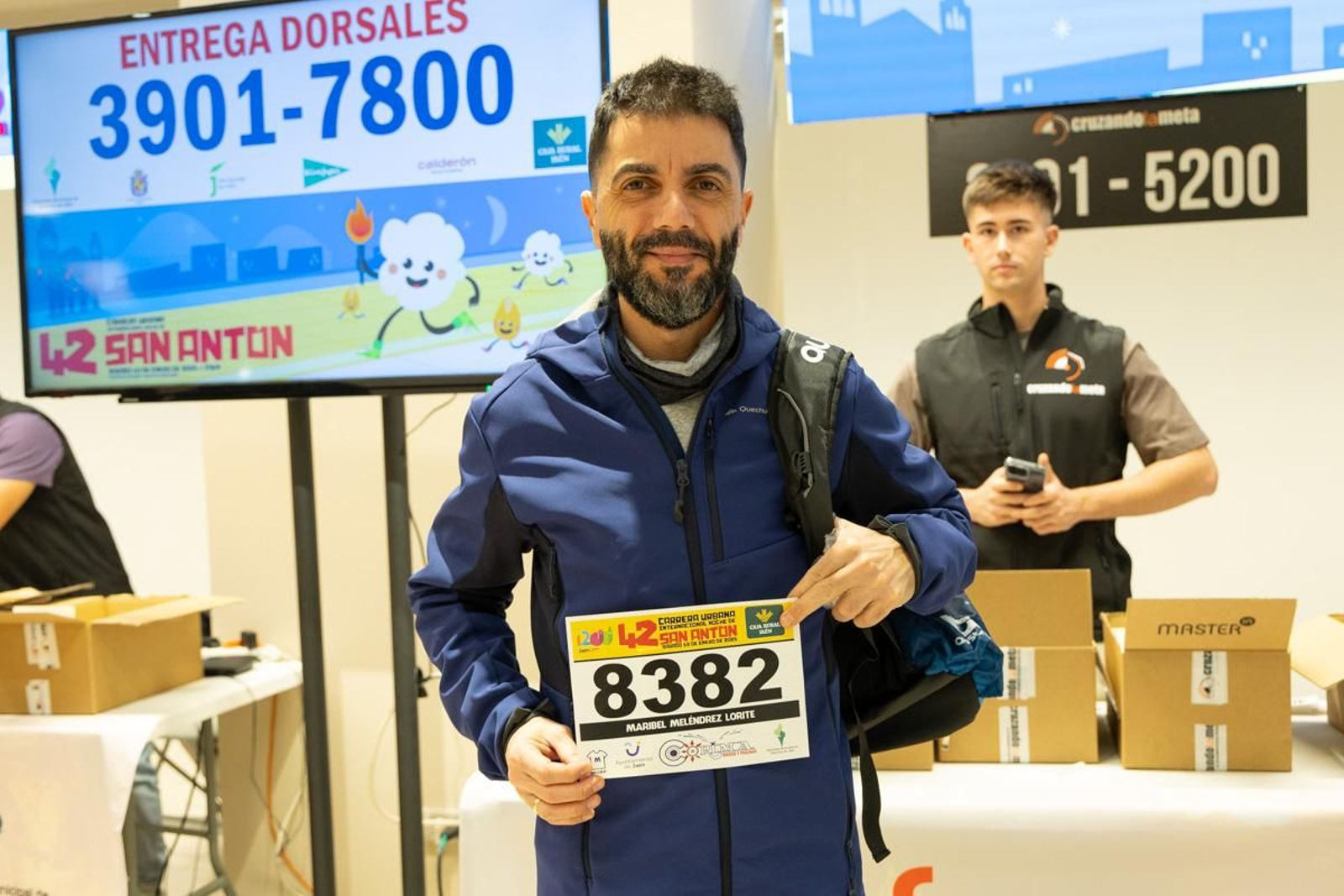 En imágenes: buen ritmo en el inicio de la recogida de dorsales para la Carrera de San Antón