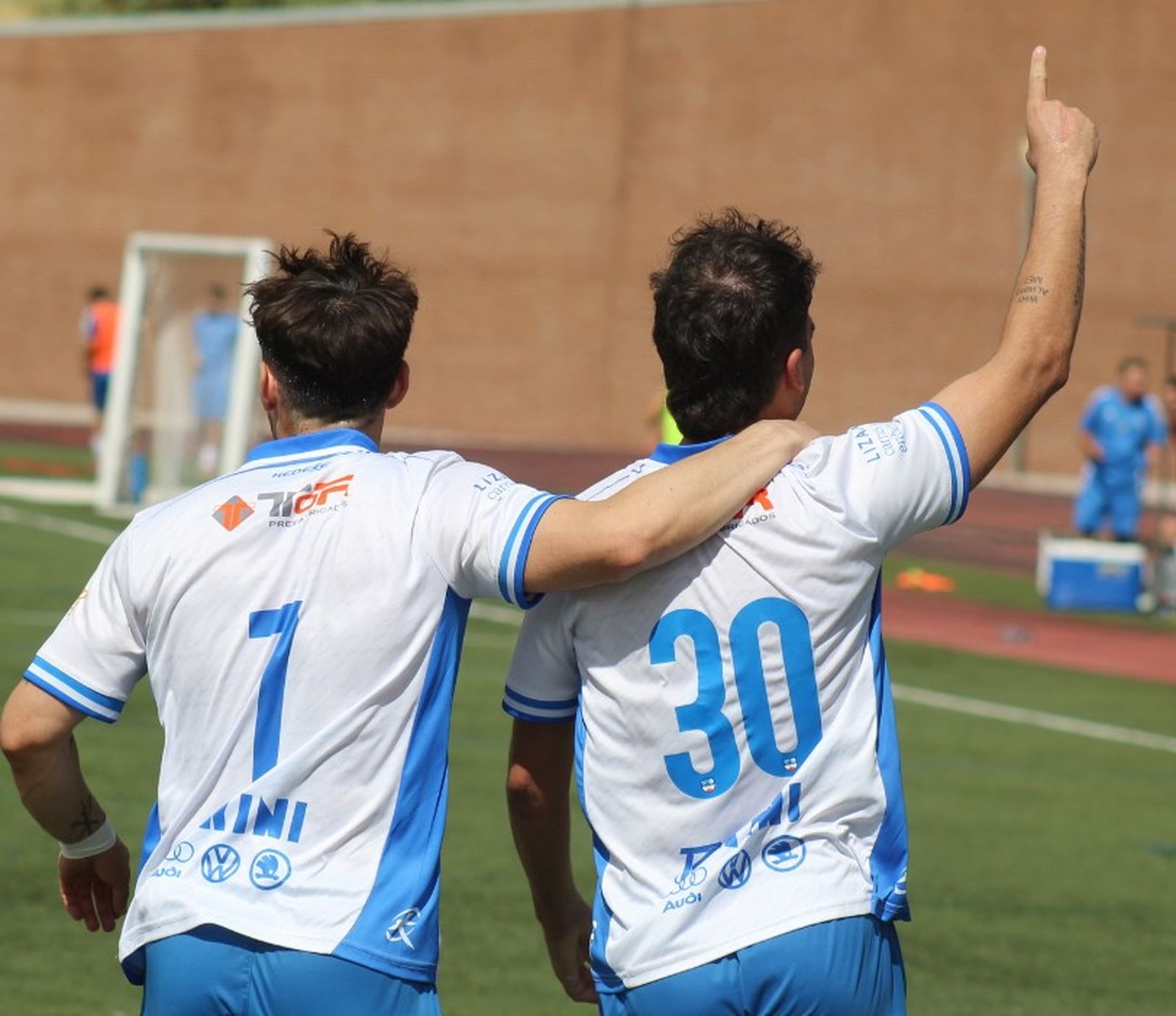 Los jugadores del Loja celebran un gol