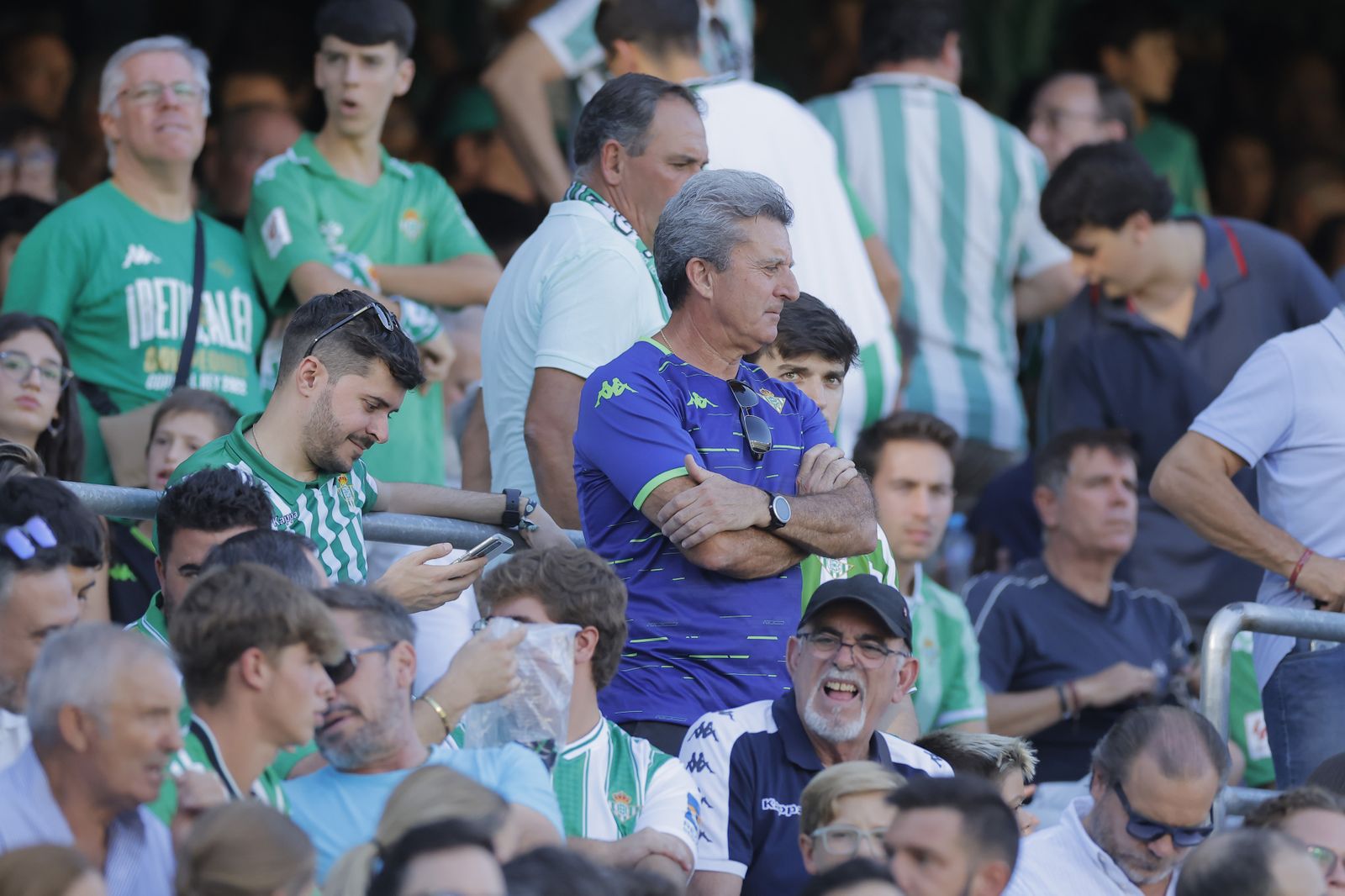 Búscate en las fotos del Betis-Cádiz