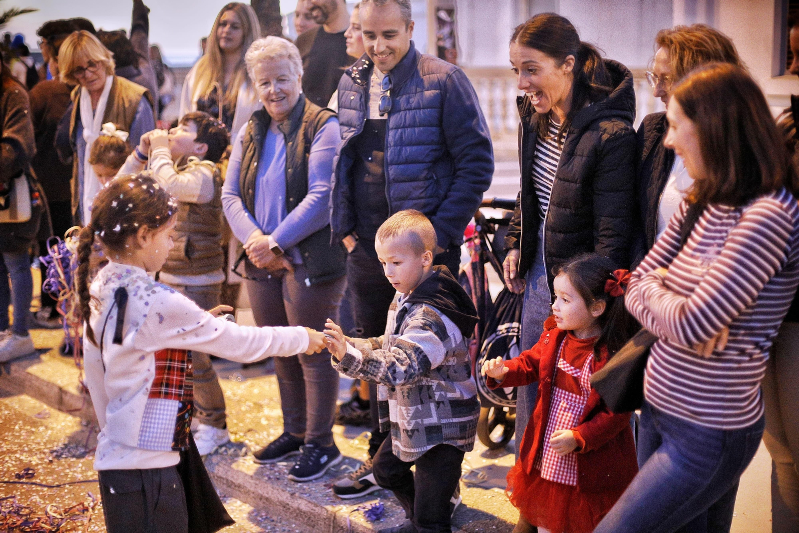 Las imágenes de la divertida Cabalgata del Humor del Carnaval de Cádiz 2024