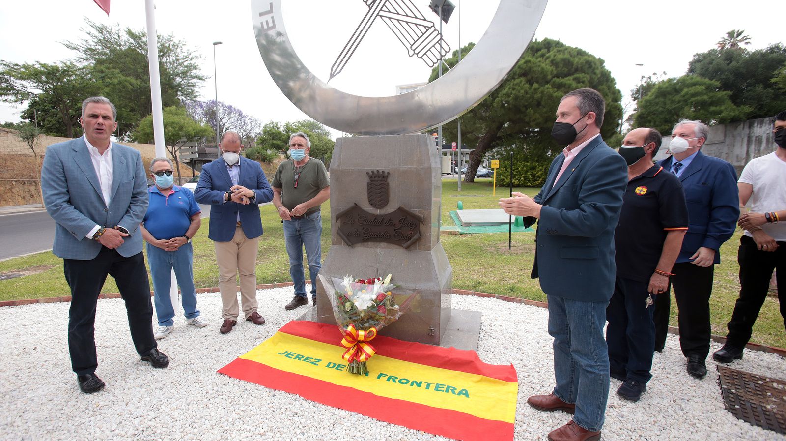 Ortega Smith asiste al homenaje de Vox al guardia civil Agustín Cárdenas en Jerez
