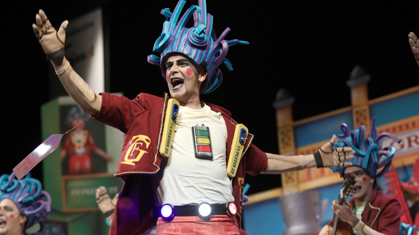 Uno de los integrantes de 'Los COAC toys', en el escenario durante esta semifinal.