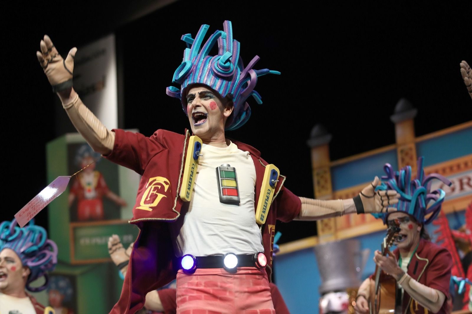 Uno de los integrantes de 'Los COAC toys', en el escenario durante esta semifinal.