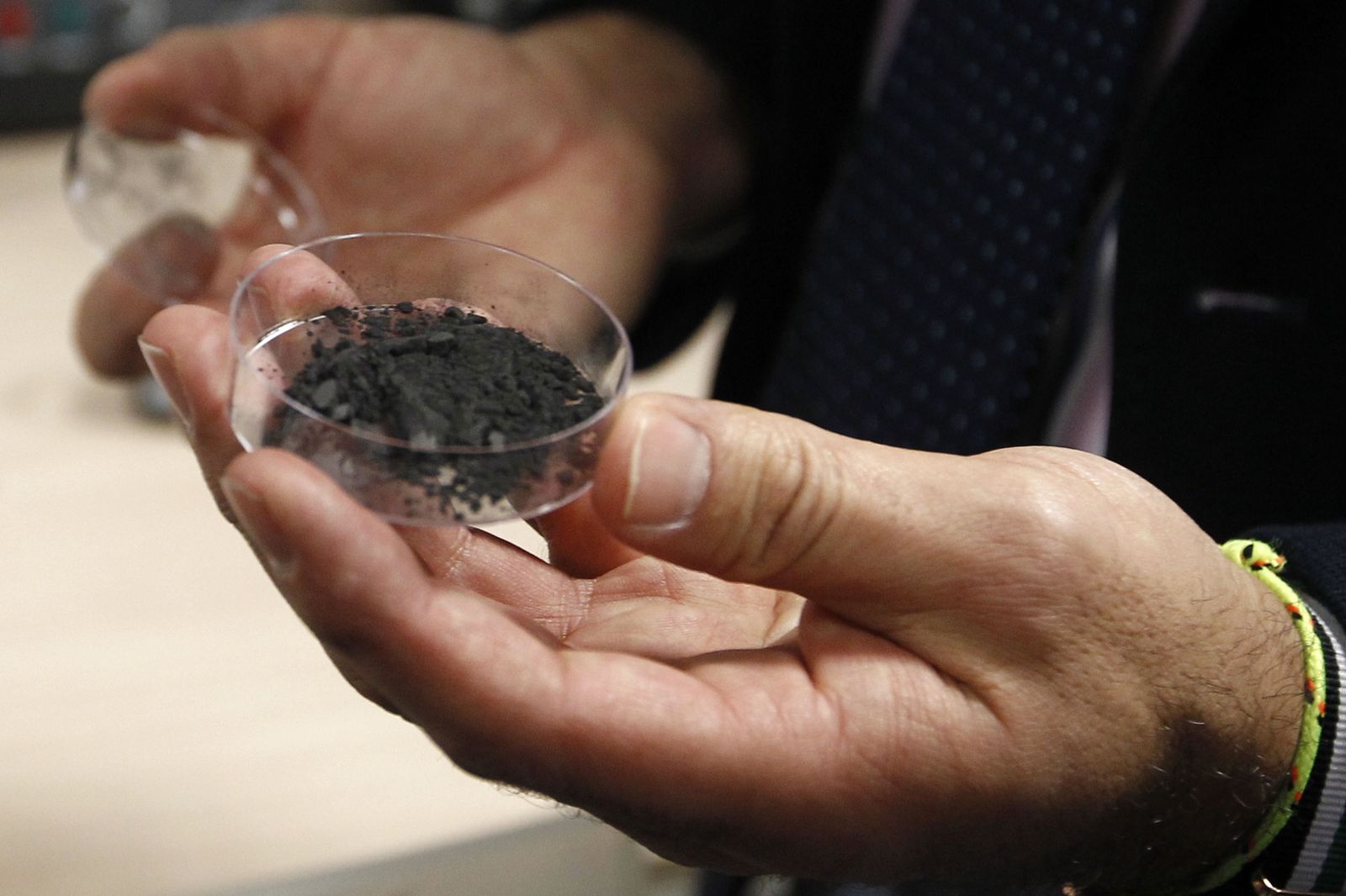 Partículas de grafeno en el laboratorio que tiene la Universidad de Granada relacionado con este material.