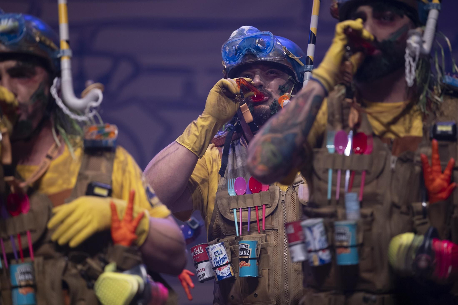 Imágenes de la actuación de la murga de Huelva "No te vayas a espantar. El juicio final" en el Carnaval Colombino