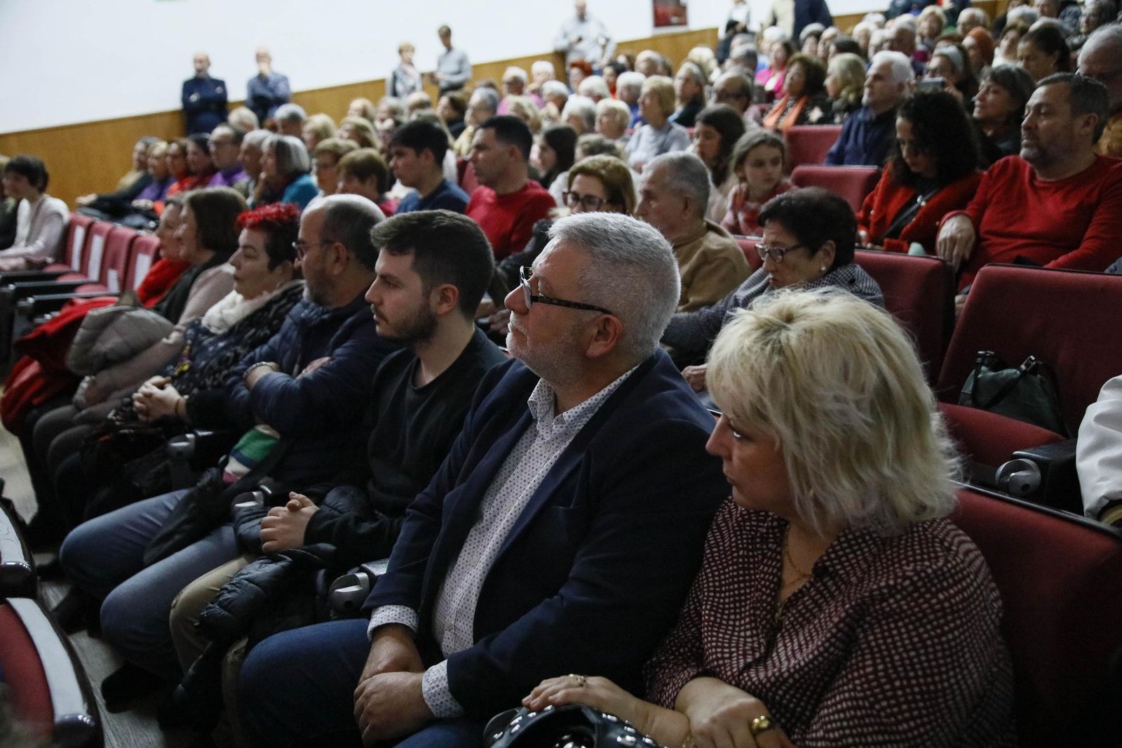 Las imágenes de la presentación del libro "Almería es poesía" en la biblioteca Villaespesa de la ciudad de Almería