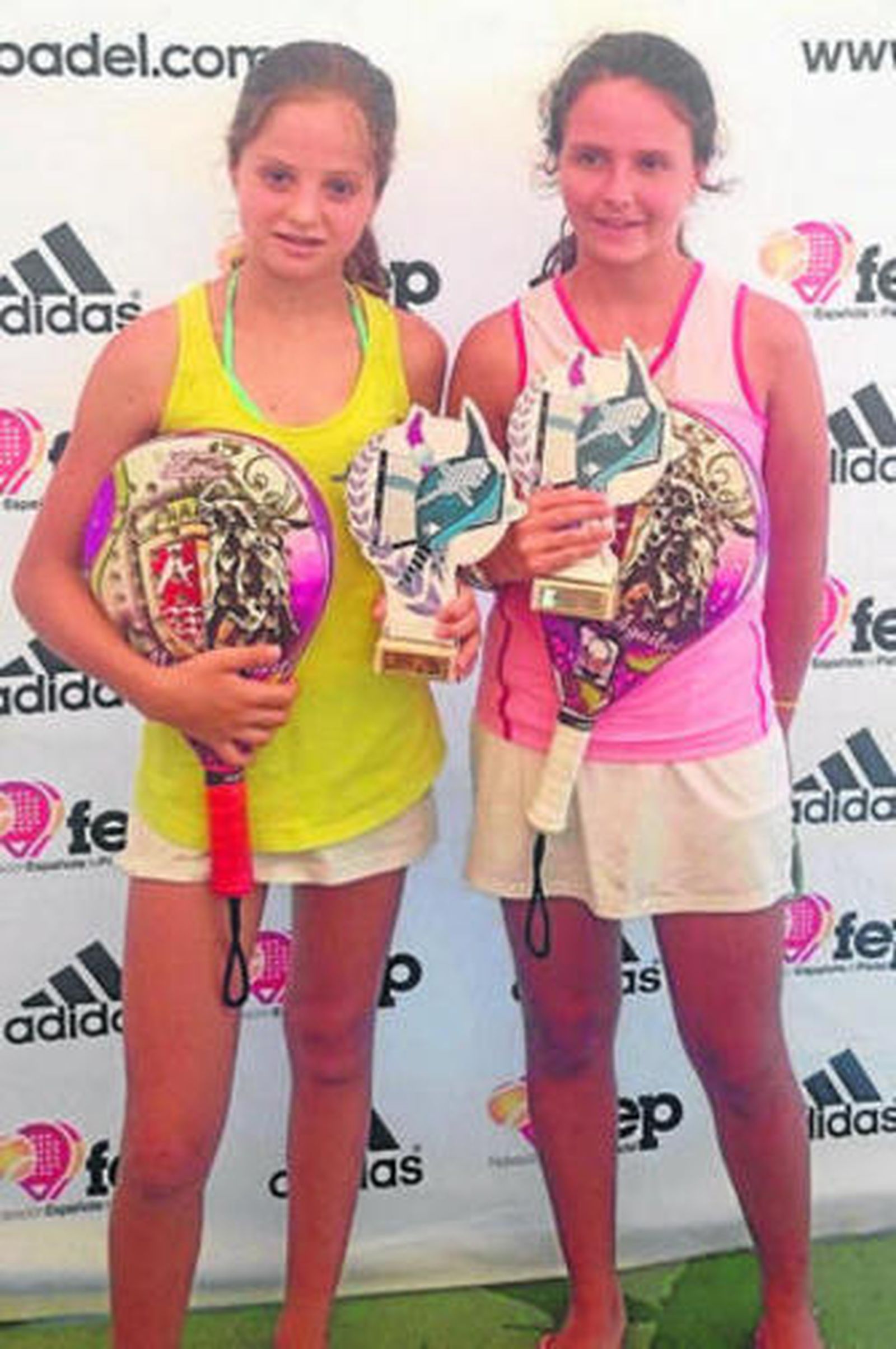 Marta Borrero (izquierda) y su compañera en el circuito, Paula Aguilar.