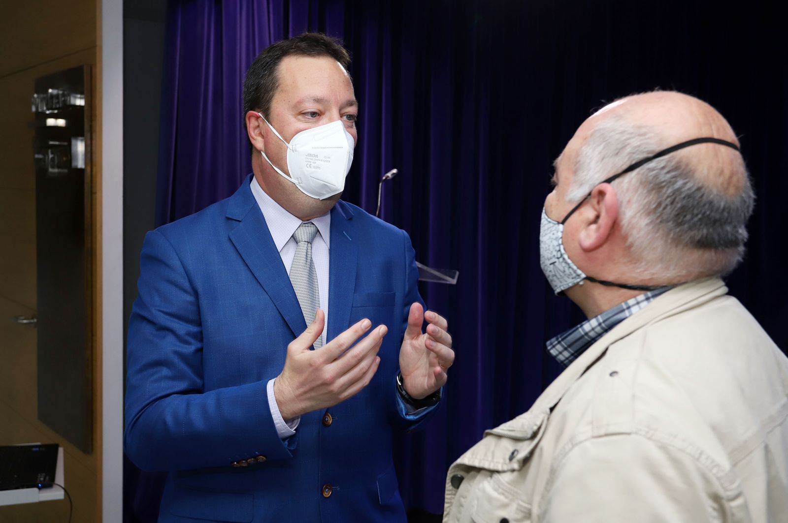 Imágenes del Foro Gerardo Rojas, con la participación de Antonio Lozano García