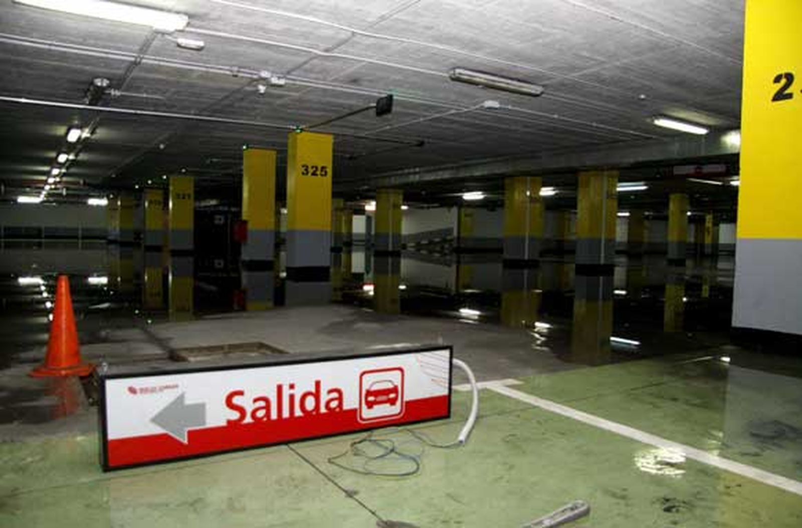 Chiclana se lleva la peor parte de las intensas lluvias que afectan a la provincia, provocando cortes de carreteras, desalojos de casas y crecidas de los ríos

Foto: Sonia Ramos/A.Mora/Rioja