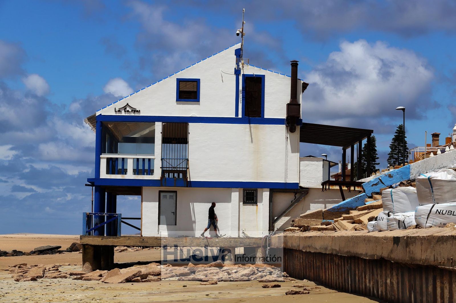 Imágenes de la zona de la playa de Matalascañas más afectada por el temporal