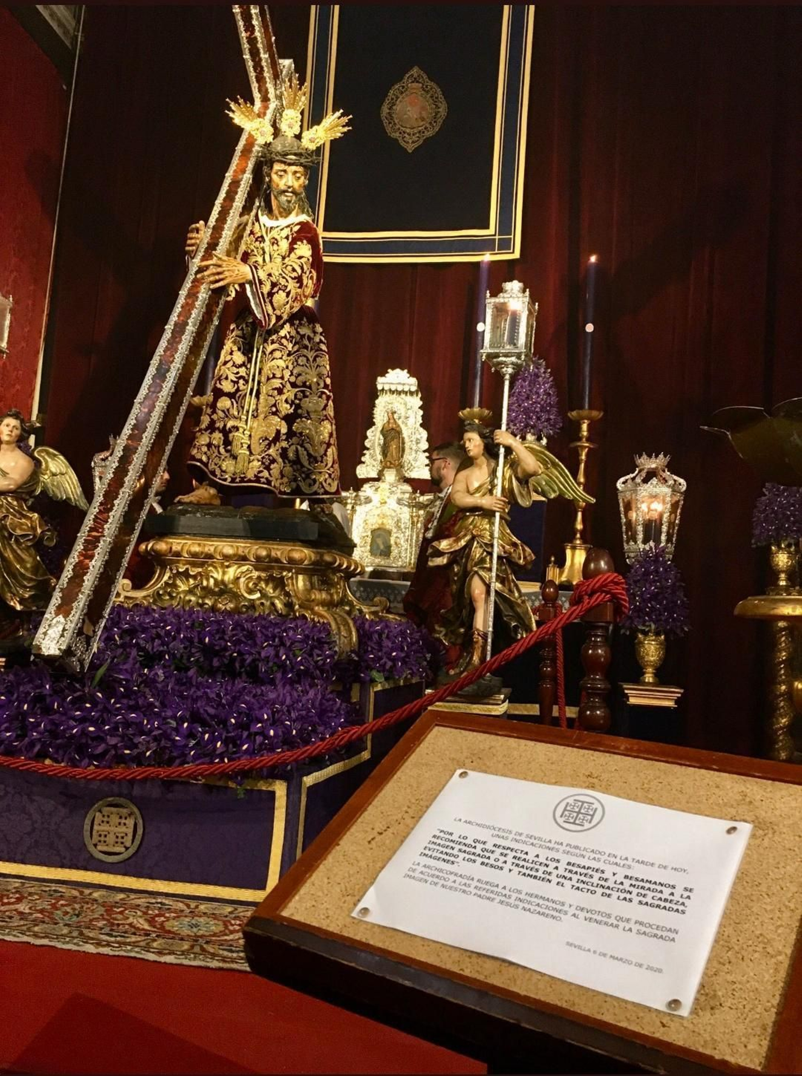 La advertencia en el besapiés del Silencio.