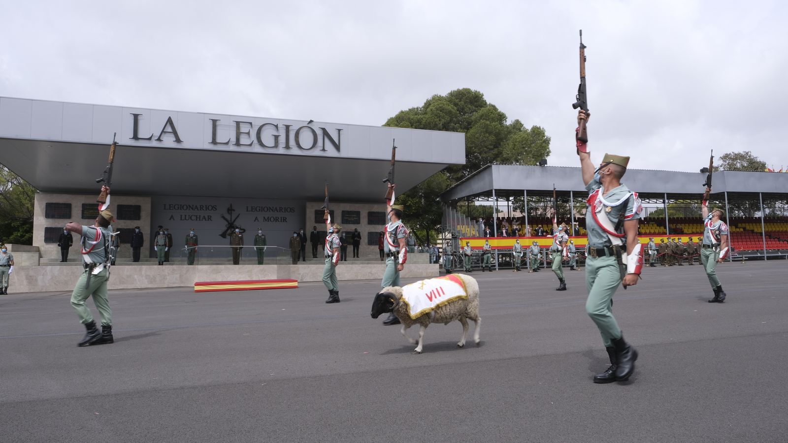 Fotogalería toma de posesión del General Melchor Marín Elvira. La Legión. Almería