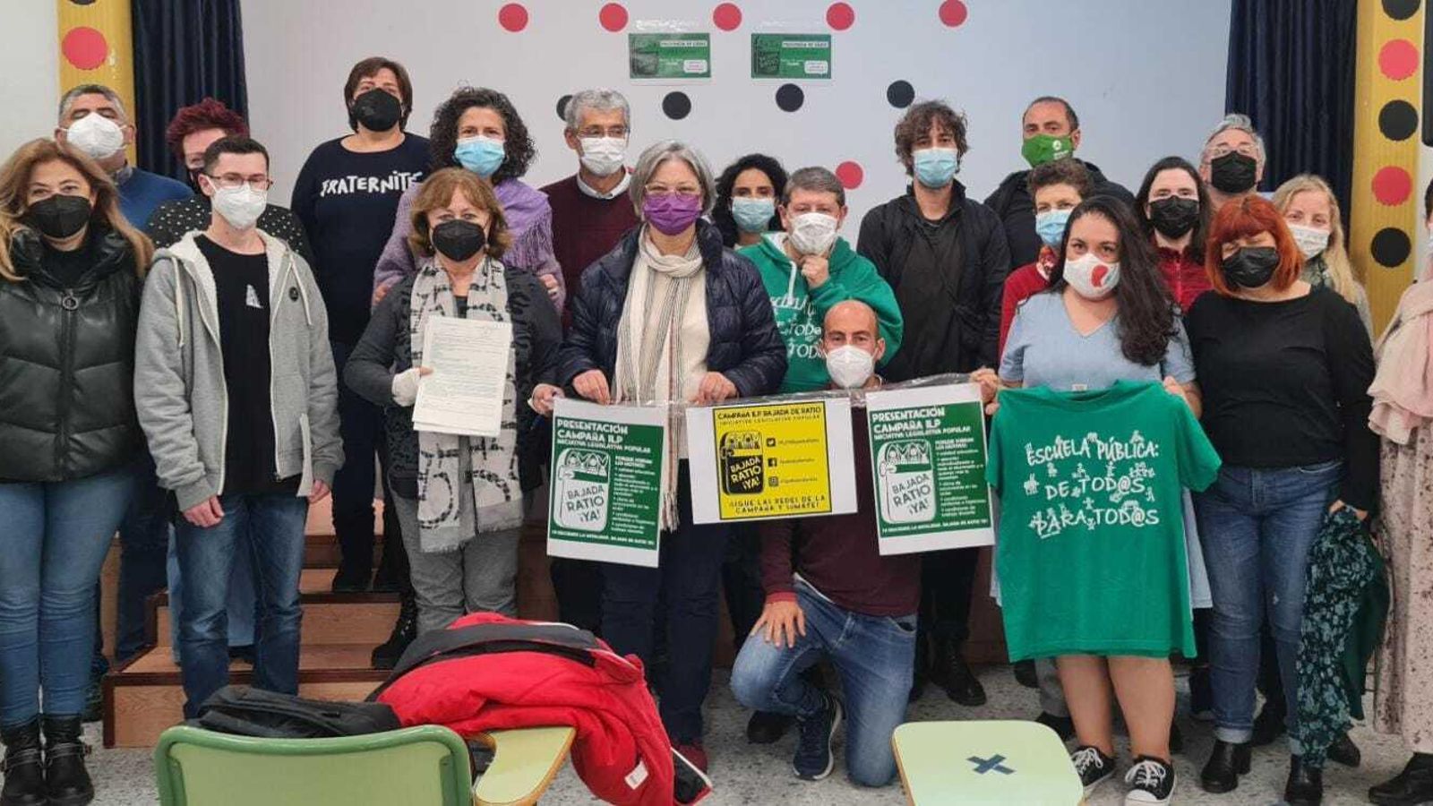 Alumnos y profesores del IES Seritium durante la presentación de la campaña