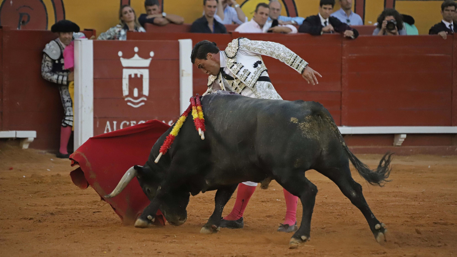 Fotos de la corrida del sábado de la Feria Taurina de Algeciras: Ferrera, Chacón y López Simón