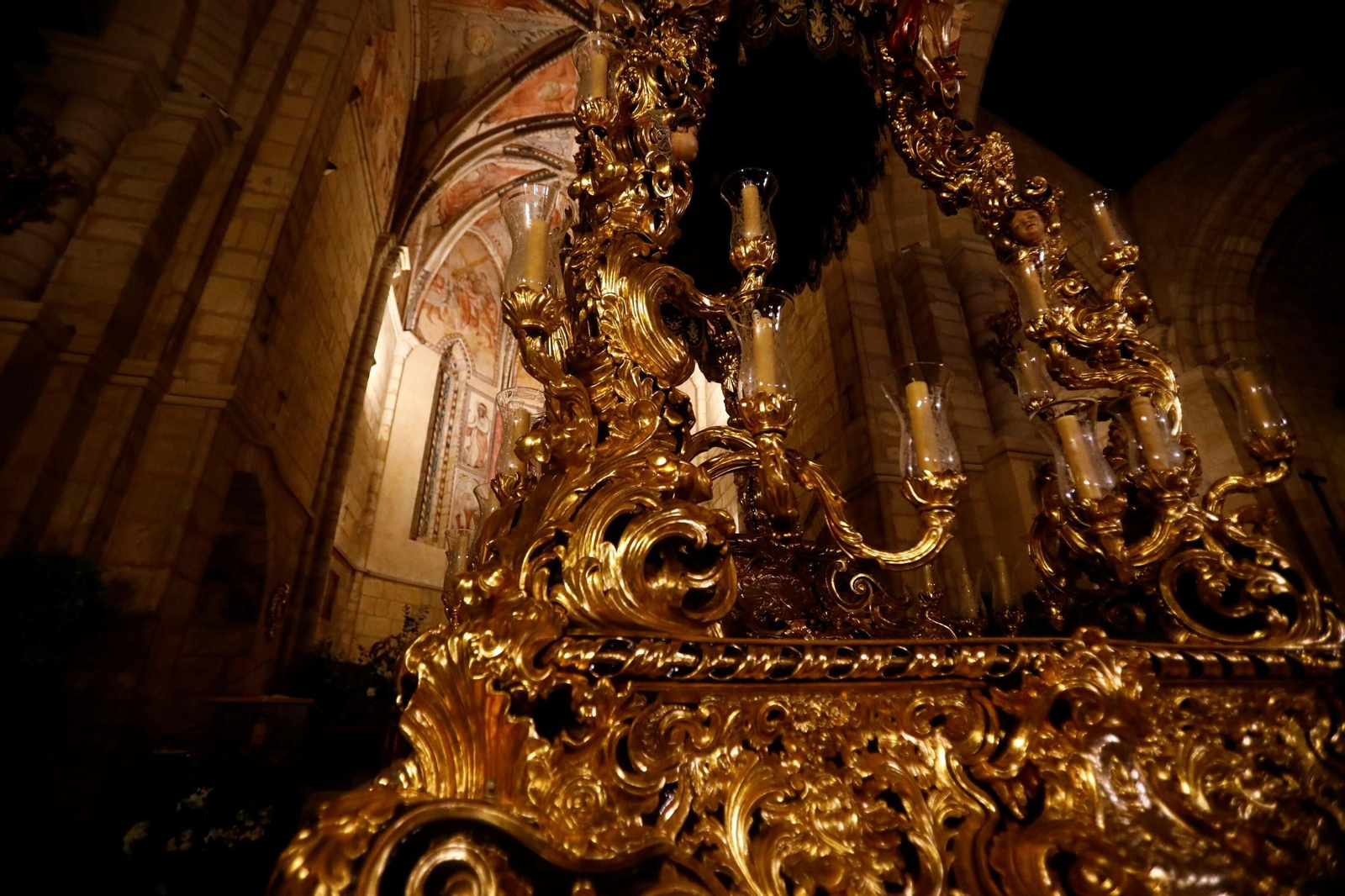 Las mejores fotos de la restauración del paso de la Virgen de las Tristezas de Córdoba