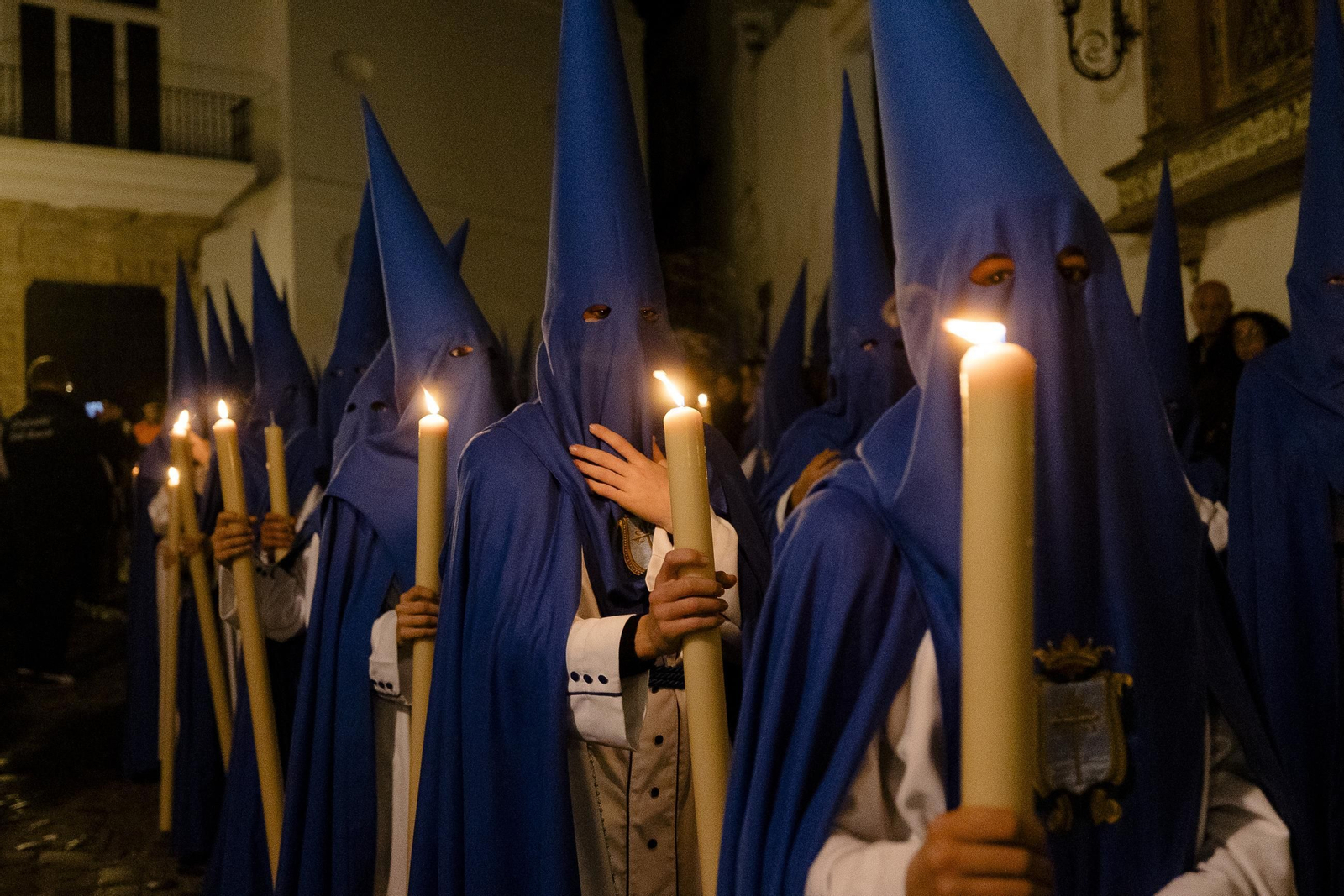 Imágenes de la salida del Perdón en la Semana Santa de Cádiz 2025