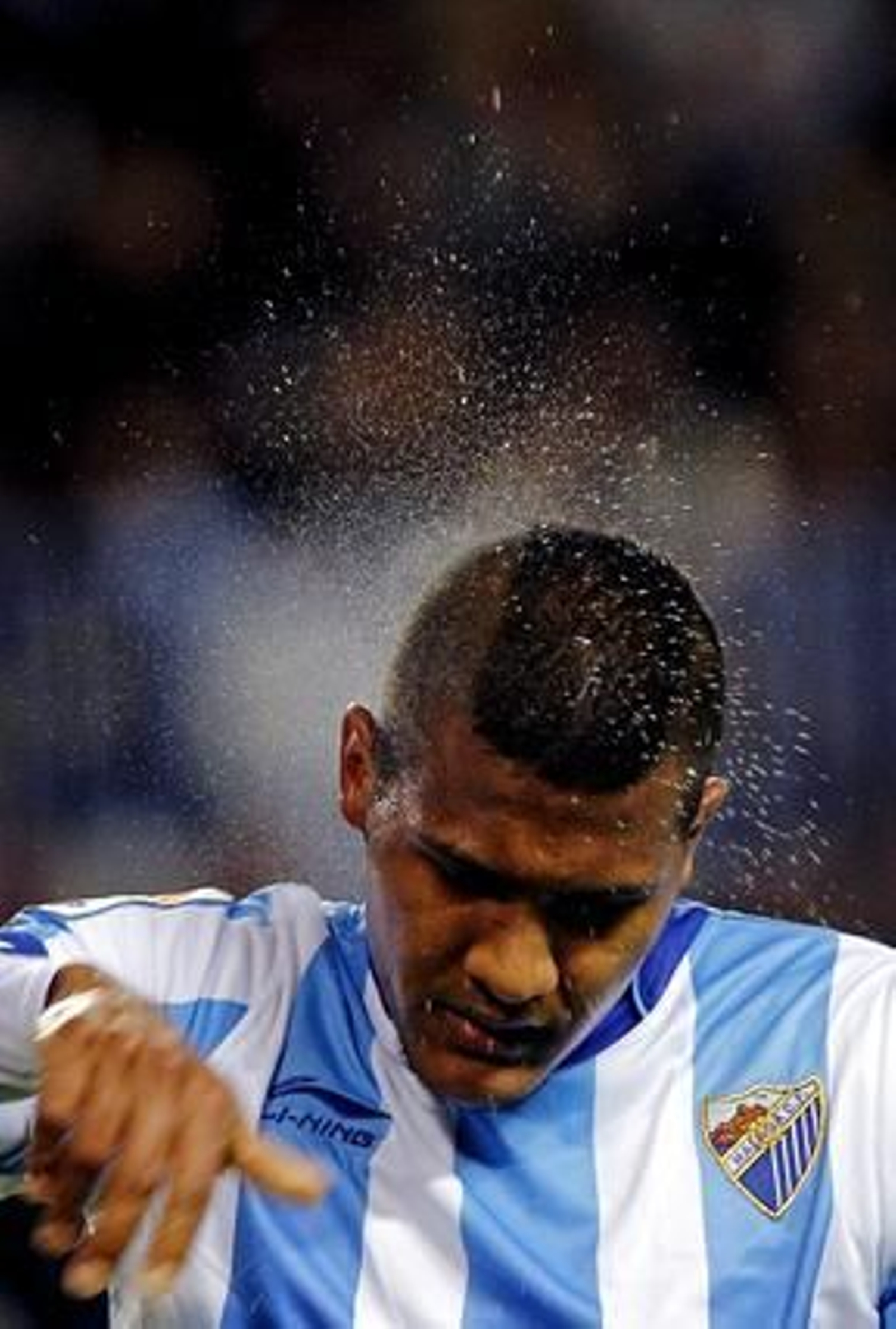 El Málaga recobra el pulso después de golear en casa 4-1 al Racing de Santander. / EFE