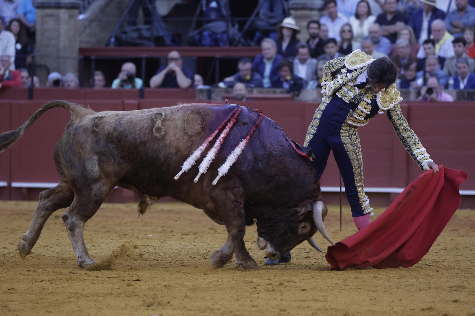 Las imágenes de la quinta corrida de abono en la Maestranza de Sevilla