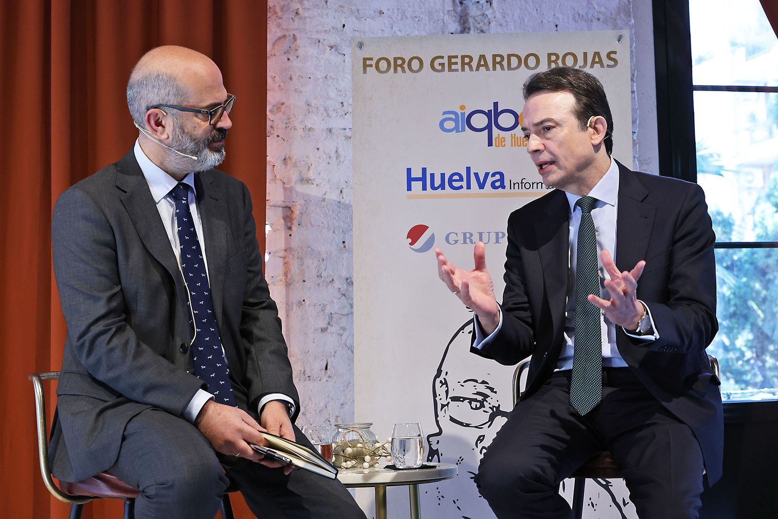 Fotografías del Foro Gerardo Rojas con la intervención de Arturo Gonzalo Aizpiri Consejero Delegado de Enagás