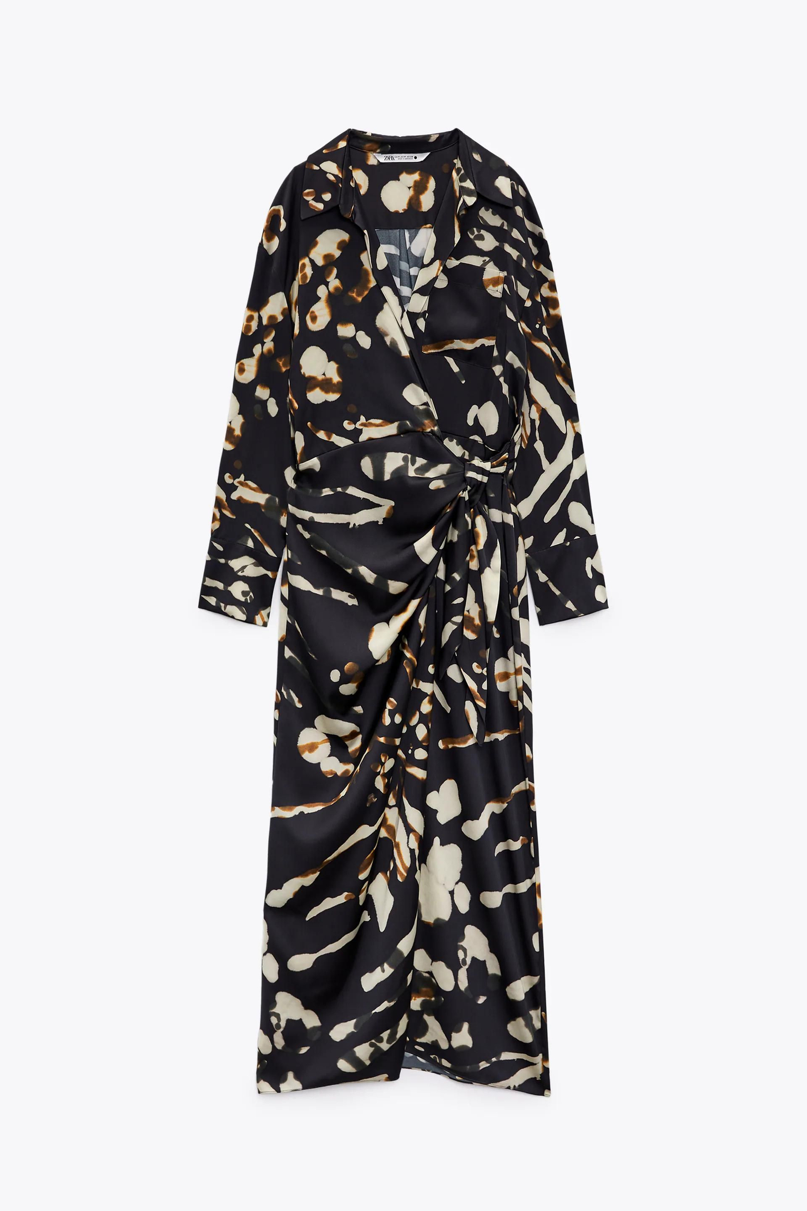 Vestido camisero de Zara.