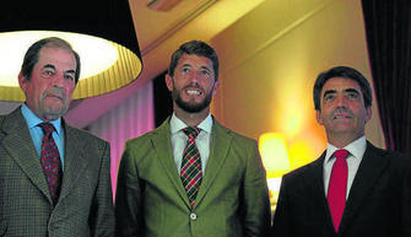 Antonio Miura, Manuel Escribano y Victorino Martín, en el acto.