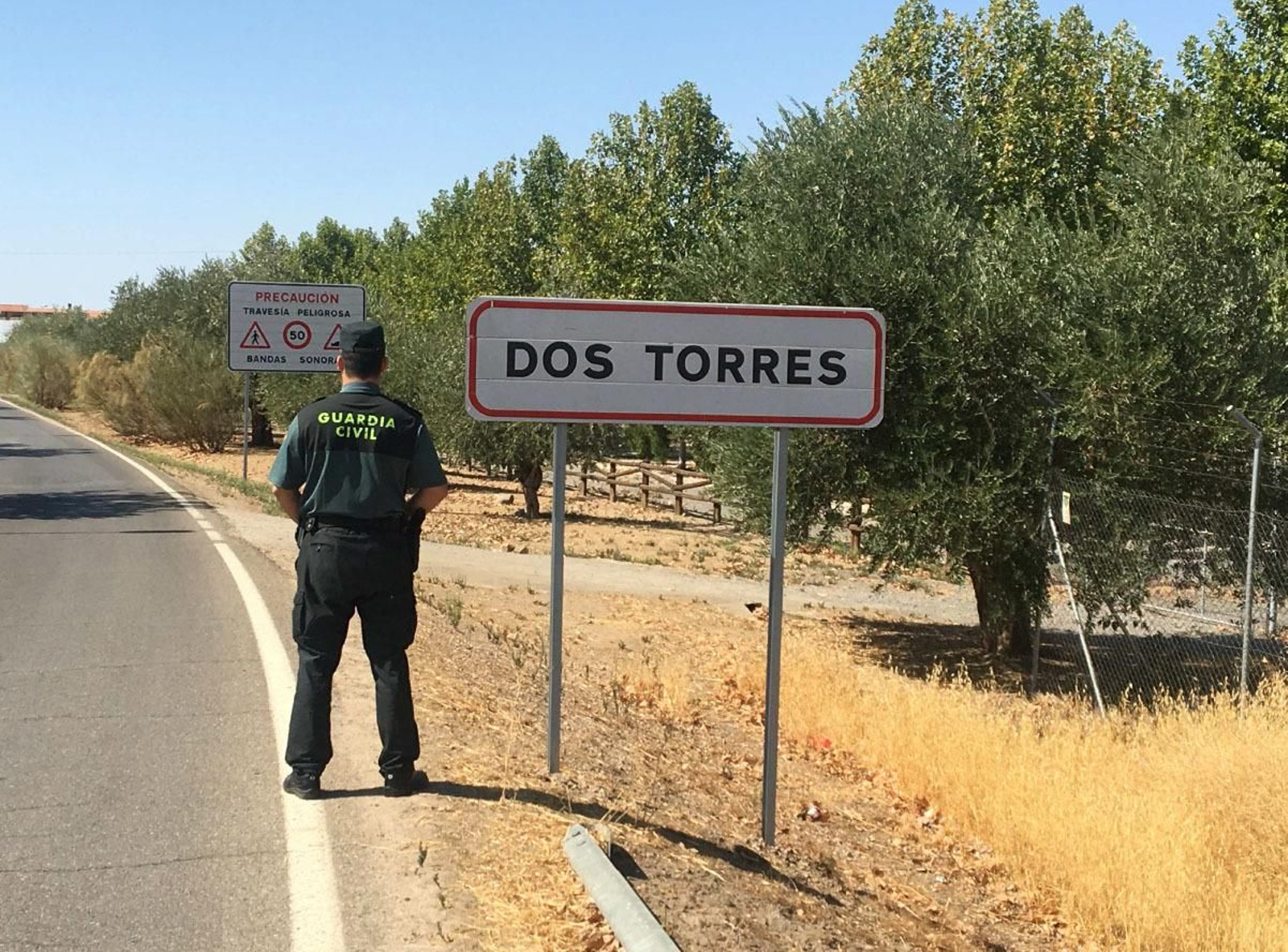 Un guardia civil en Dos Torres.