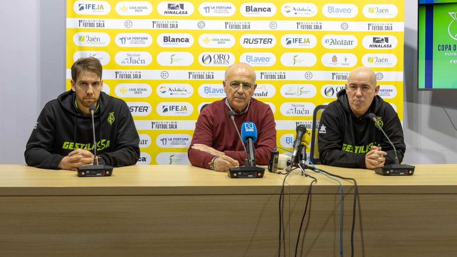 Germán Aguayo responde a una de las cuestiones en la rueda de prensa.