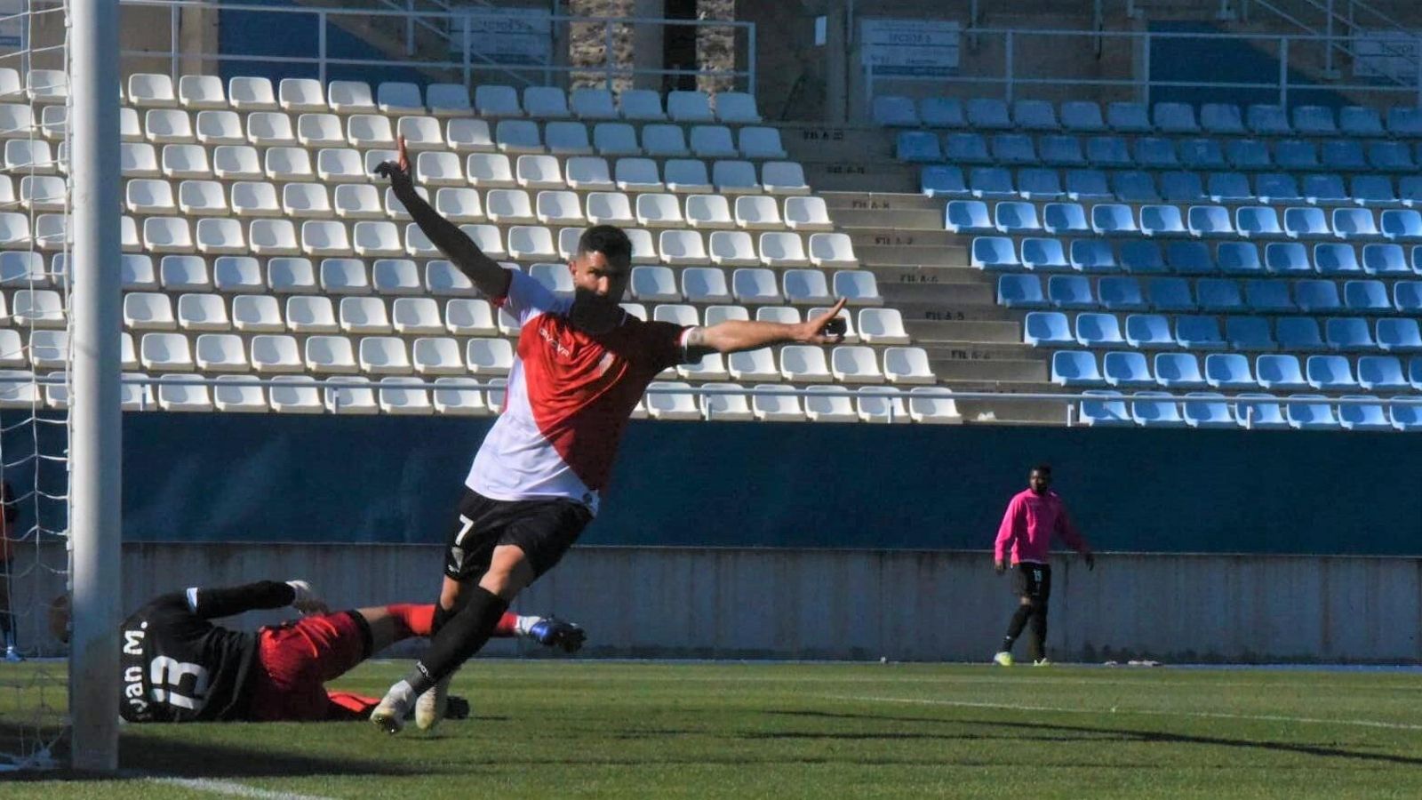 Willy celebra su gol en Lorca.