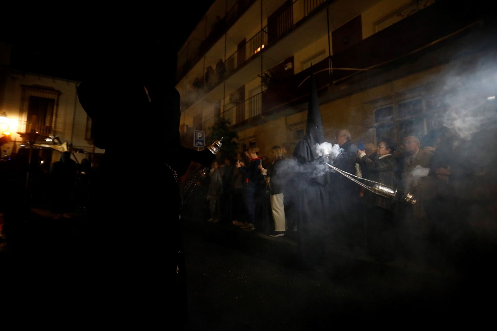 Las imágenes de la procesión del Vía Crucis de Córdoba este Lunes Santo