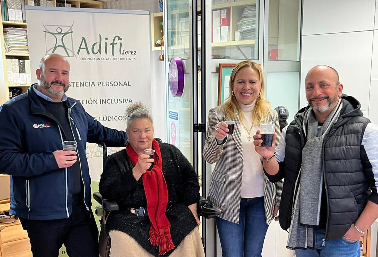 Carmen Menacho, junto a Yessica Quintero y Alejandro García.