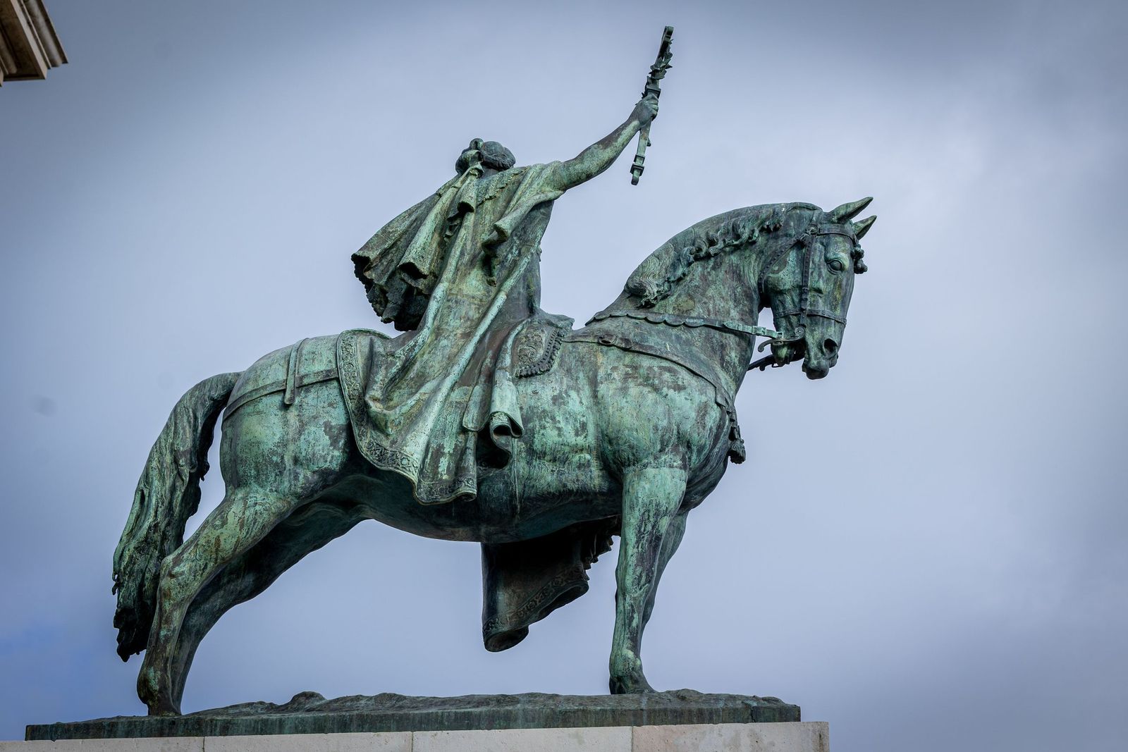 Las imágenes del mal estado de la Plaza de España en Cádiz