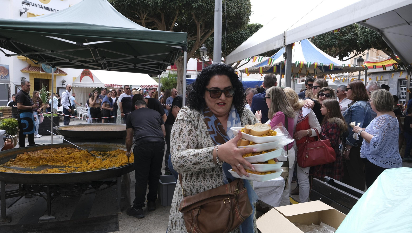 Imágenes de la paella popular en las Fiestas de Canjáyar