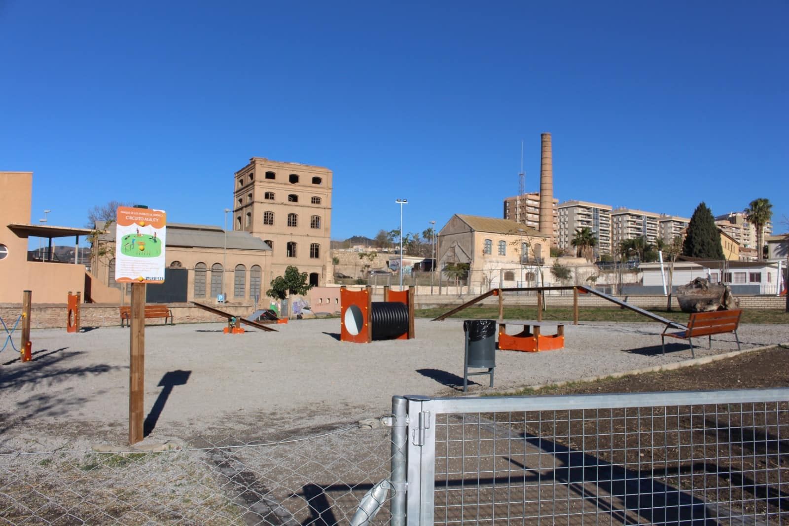 Motril inaugura el segundo espacio canino en el Parque de los Pueblos de América