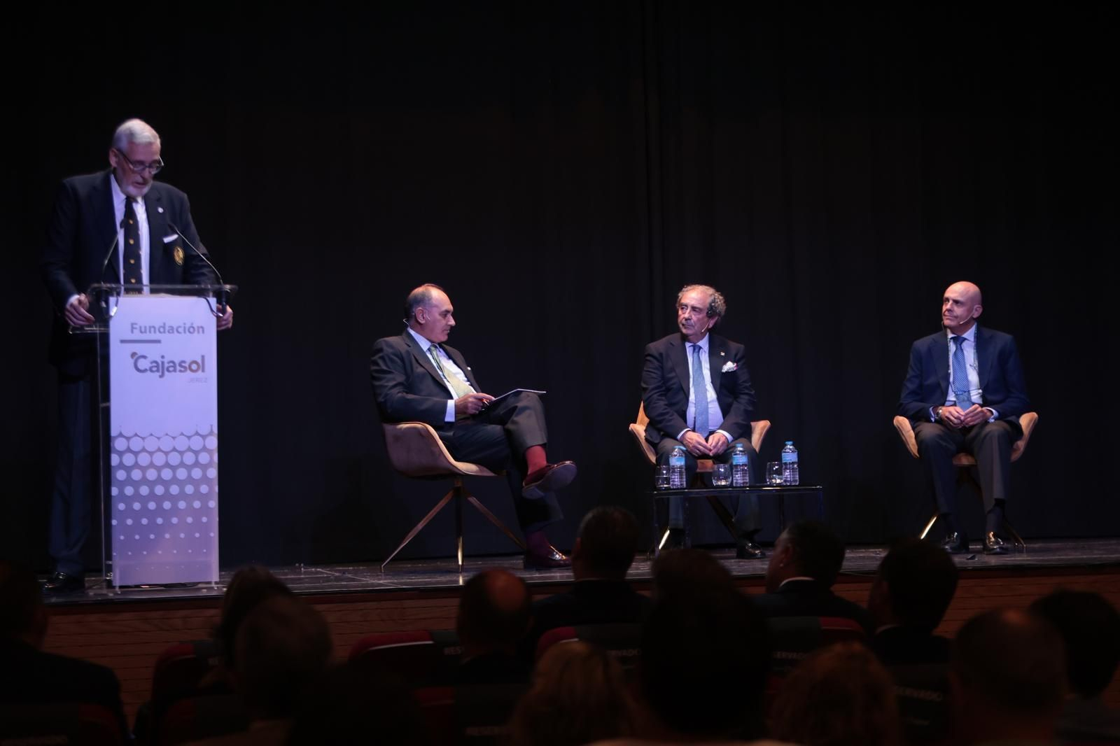 De izquierda a derecha, José Manuel García Quilés (Guardia Romana), Juan Antonio Sánchez Galindo (moderador), José Antonio Fernández Cabrero (Macarena) y Sergio Sopeña Carriazo (Triana).