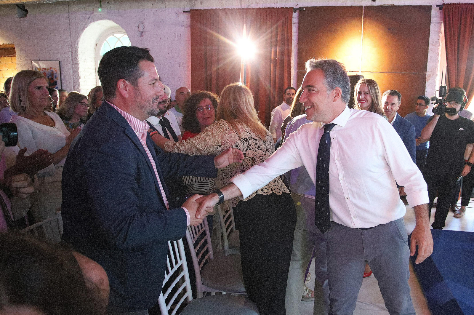 Imágenes del acto de la candidata Pilar Miranda acompañada por Elías Bendodo