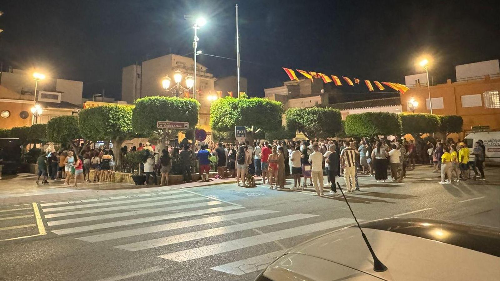 La afición española en Albox desbordó la Plaza de San Francisco durante la final de la Eurocopa.