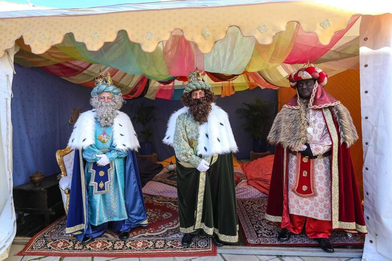 Primeras visitas a los Reyes Magos en San Fernando.