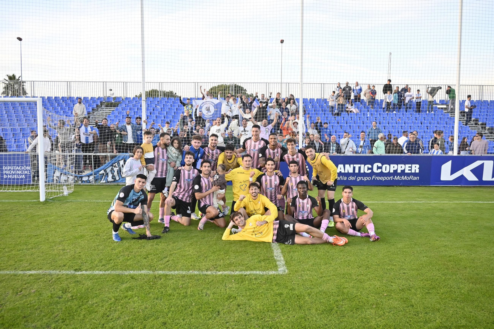 Las mejores imágenes del Atlético Onubense - Bollullos