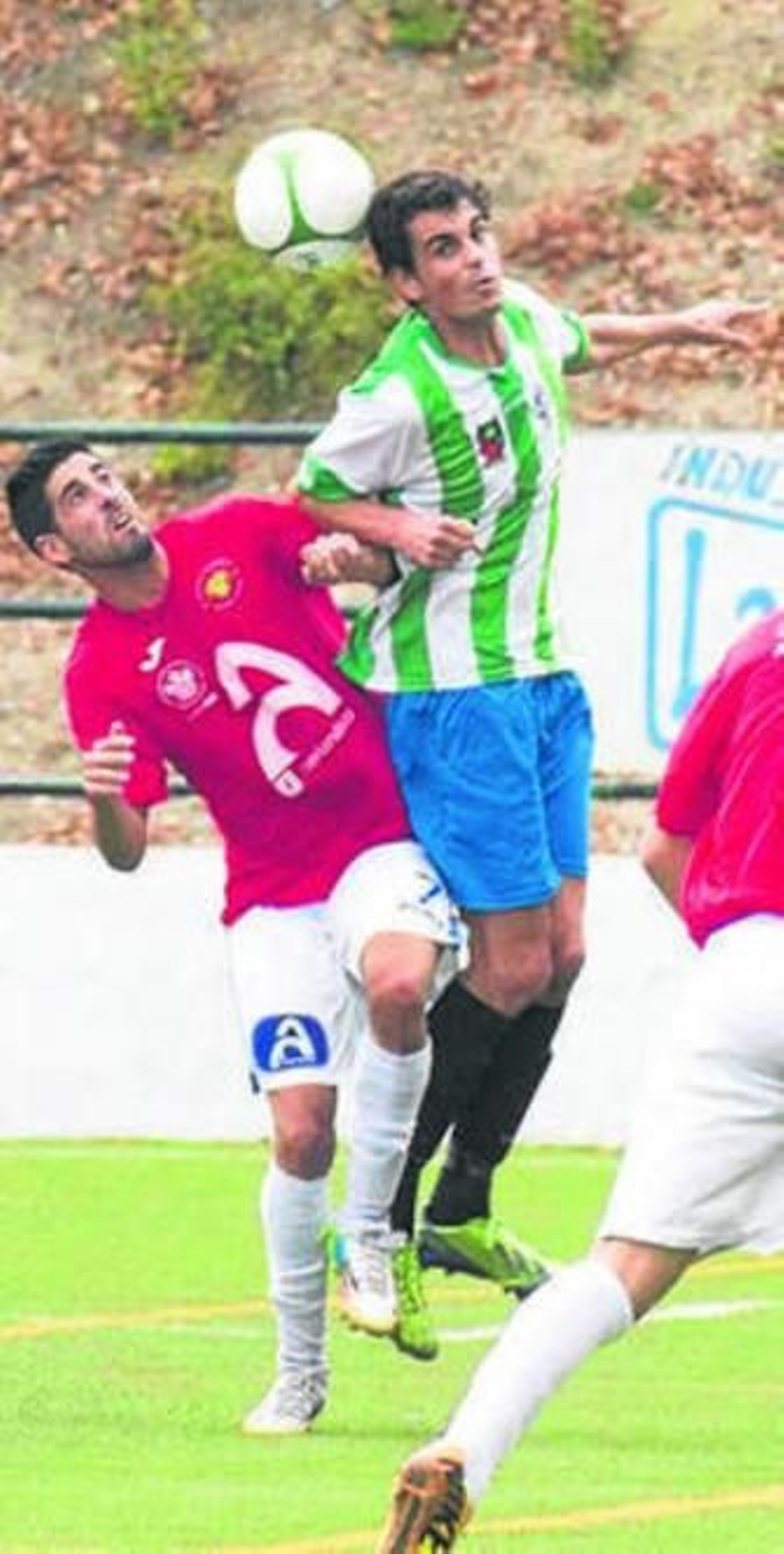 Miguel Sanz lucha con Álex Gil.