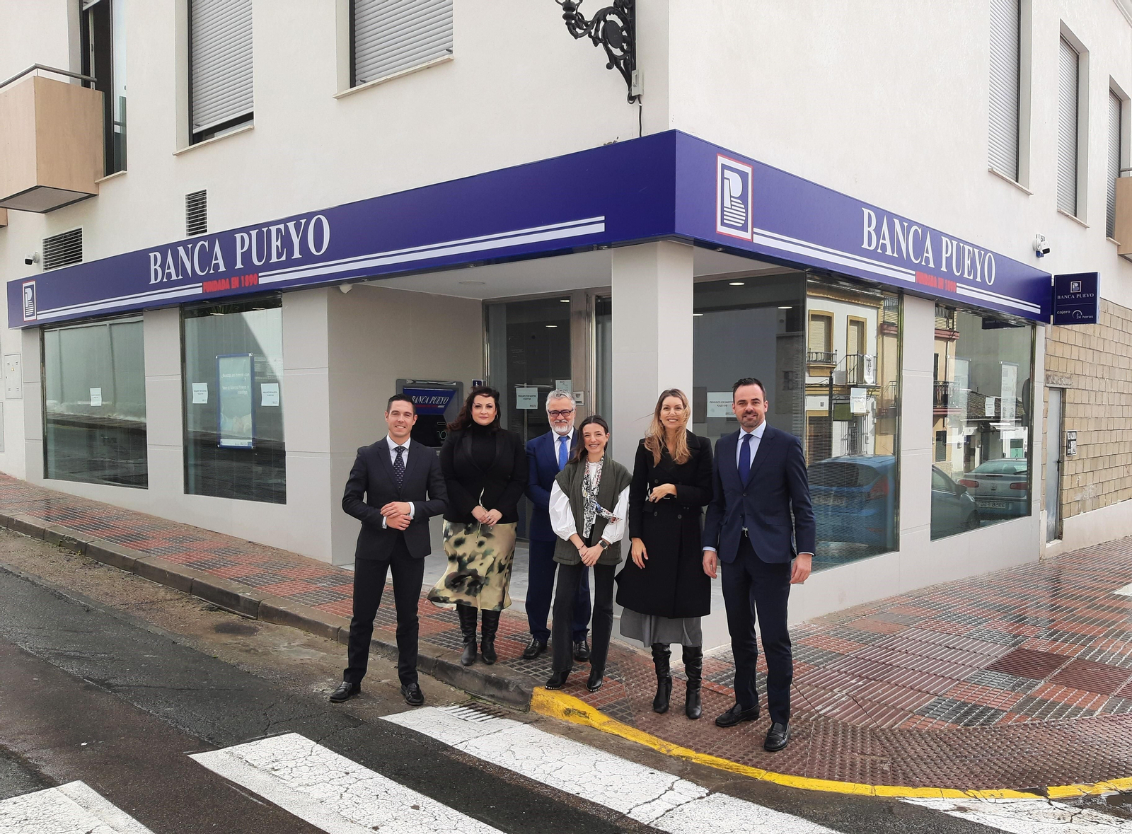 Banca Pueyo fortalece su presencia en Sevilla con la inauguración de una nueva oficina en Tomares