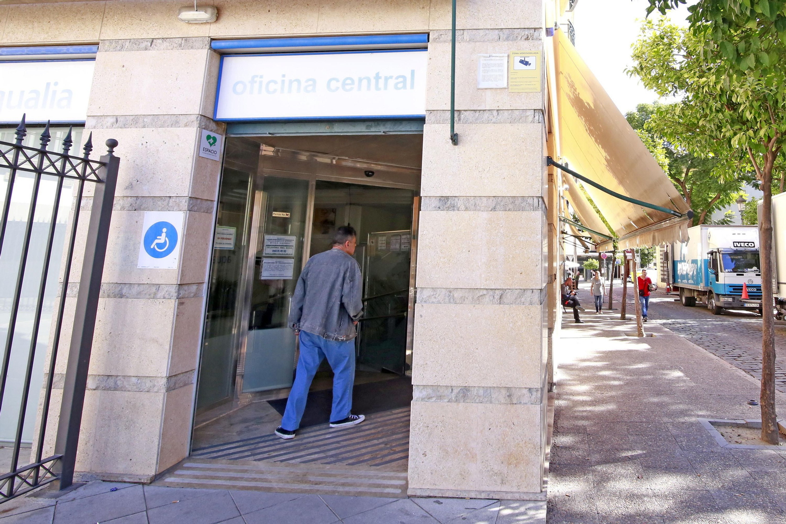 Imagen de archivo de la oficina de Aquajerez, en la plaza Monti.