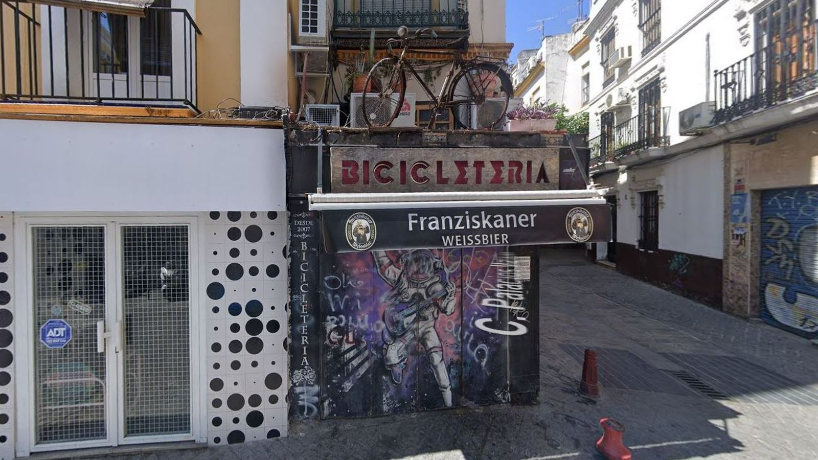 El bar La Bicicletería, en la calle Feria, fue el escenario de los hechos.